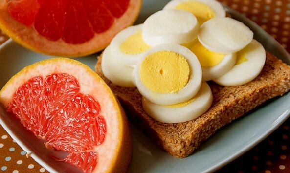Eier und Grapefruit für die Diät Mai